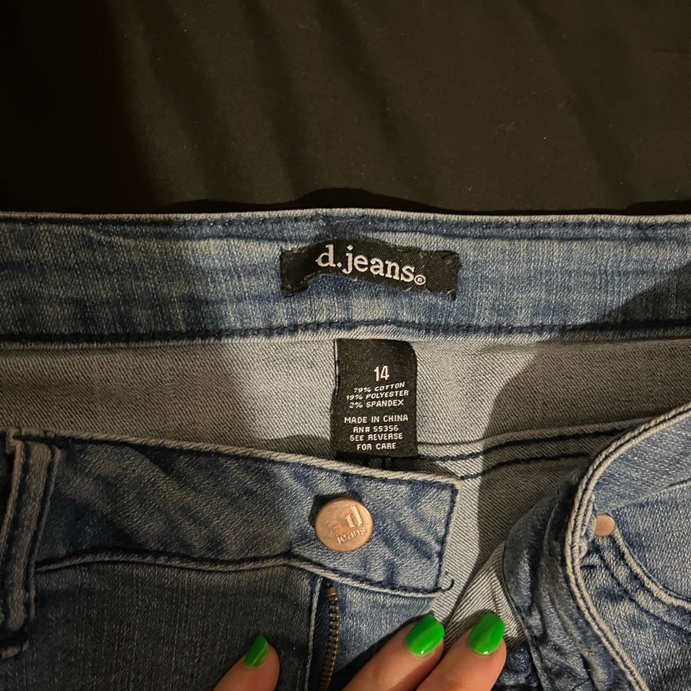 D.Jean shorts super stretchy with cute bottom detail